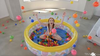 Sexy (not) Sadie Sink has a ball in 4K (PREVIEW)